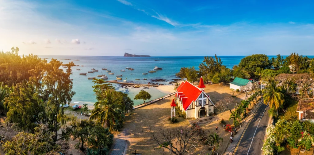 Maison en bord de mer à l’Île Maurice, un investissement immobilier séduisant, mais avec des précautions à prendre.