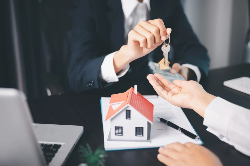 Les agents de Myexpat qui proposent l'investissement locatif clé en main à Bordeaux à des investisseurs expatriés.