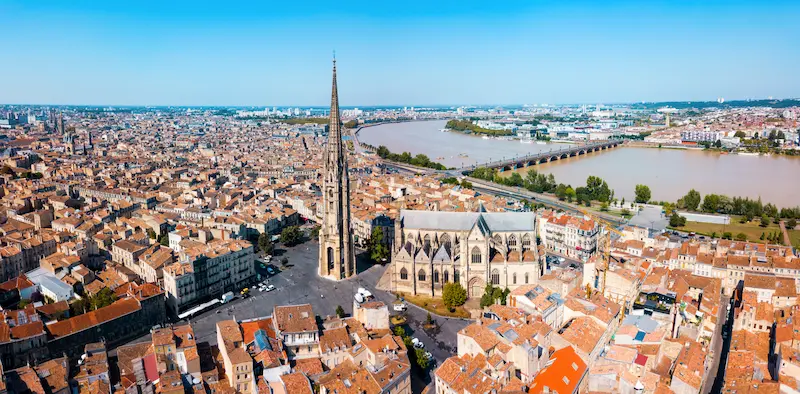 Vue de loin sur les meilleurs quartiers de Bordeaux en matière d'investissement locatif.
