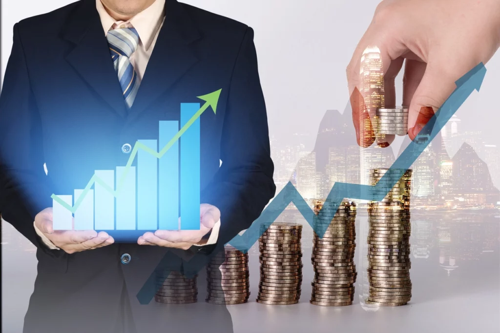 Un investisseur tenant dans ses mains une graphe de rentabilité pour chaque ville d'investissement locatif en France