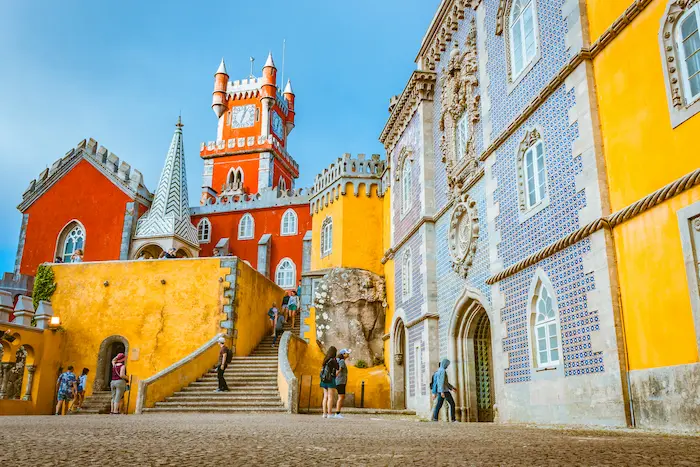 La belle ville colorée de Lisbonne et qui montre bien les avantages locatifs de Lisbonne dans le secteur immobilier