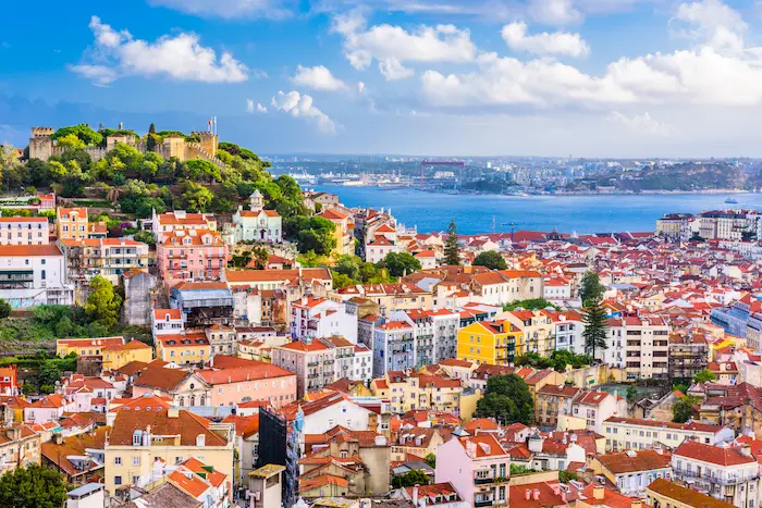 Une vue imprenable de Porto au Portugal qui illustre l'attrait de cette ville et ses avantages dans le secteur locatif