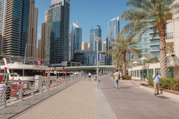 Vous vous demanderez moins pourquoi investir à Dubaï en découvrant le quartier de la Marina.