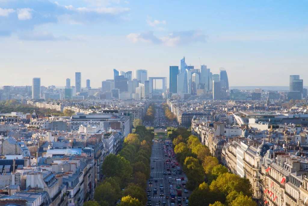 Belle vue panoramique de la ville de Paris et son potentiel locatif pour les investisseurs expatriés