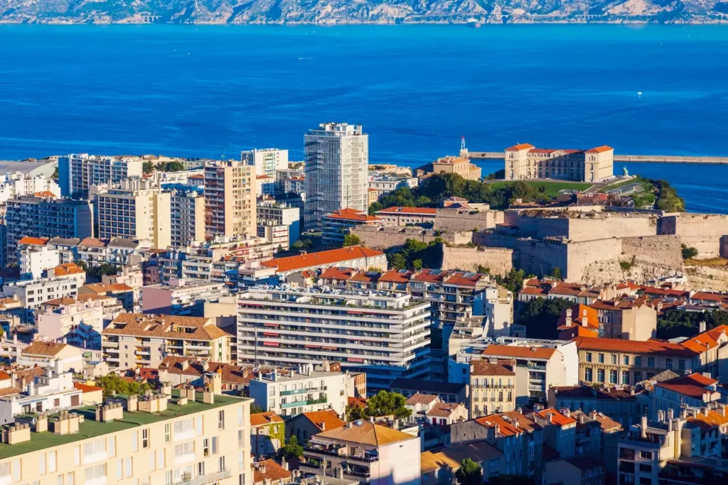 Infographie sur la ville de Marseille montrant les plus beaux quartiers rentables pour un investissement locatif marseille