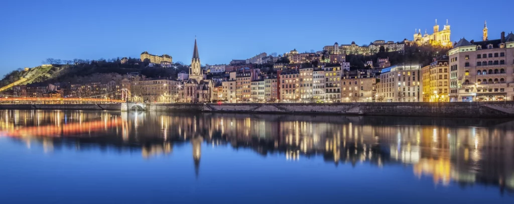 Vue panoramique de la belle ville de lyon et ses caractéristiques distinctives qui font d'elle une ville rentable pour un investissement locatif Lyon pour les expatriés