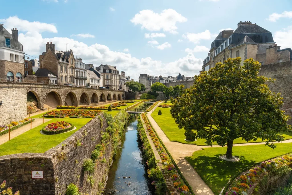 Un investissement locatif Vannes est un projet intéressant pour les expatriés.