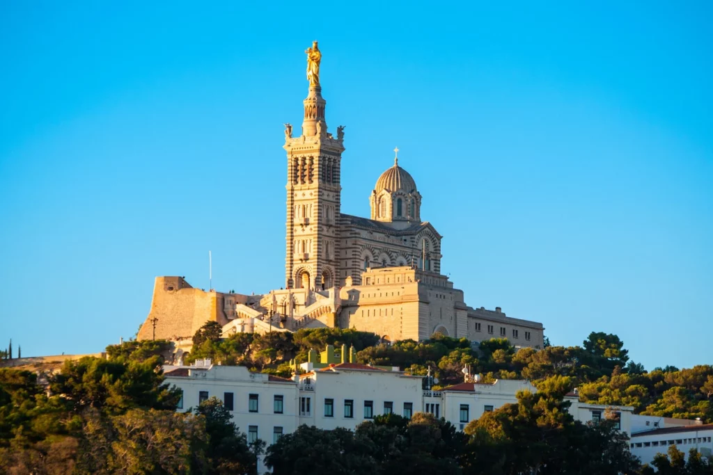 Il faut choisir entre divers quartiers pour déterminer où investir à Marseille.