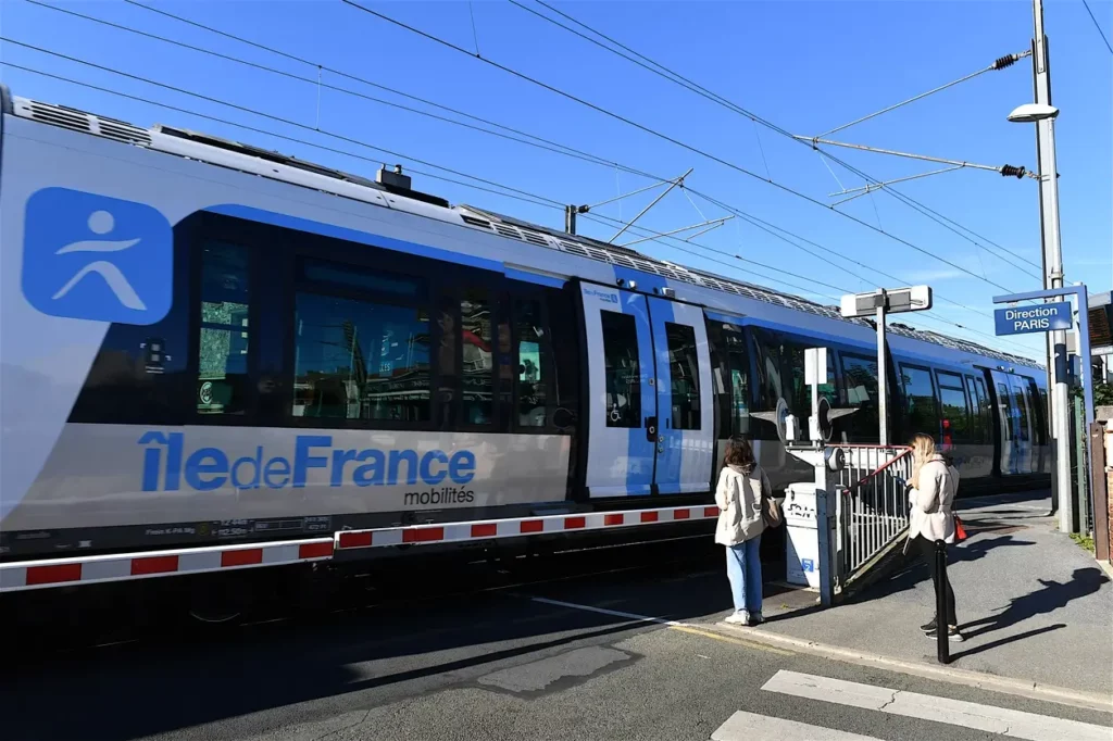 Photo de la gare de métro en Île-de-France montrant son grand potentiel en matière d'investissement locatif dans le Grand Paris.