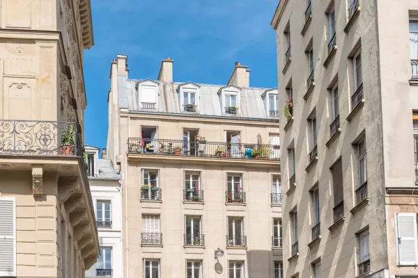 Choisissez bien votre statut pour un investissement locatif meublé à Paris.